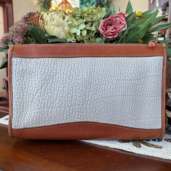 Vintage Dooney & Bourke All-Weather Pebbled Leather Zippered Crossbody Purse 80s - Picture 8 of 16